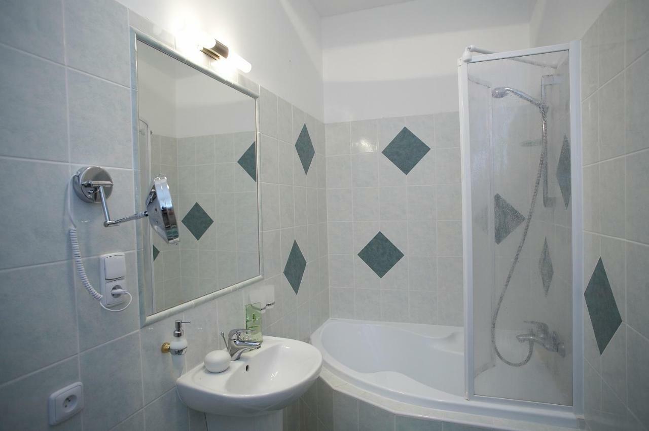 Pension Konopiste Бенешов Экстерьер фото